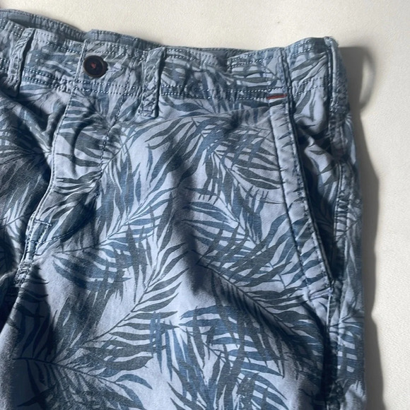 Lucky Brand Men's 9" Stretch Twill Flat Front Short sz 30 blue tropical … - Picture 2 of 9
